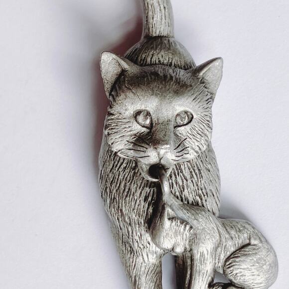 VTG JJ Pewter Cat Brooch Mother Carrying Kitten, Articulated & Dangling - Picture 2 of 10